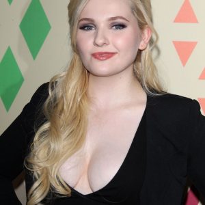 abigail breslin cleavage 72 photos 54