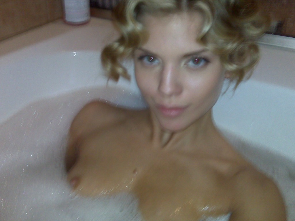 AnnaLynne McCord Nude (1 Photo)