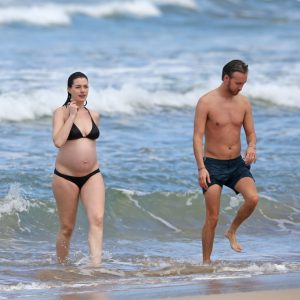 anne hathaway in a bikini 38 photos 37