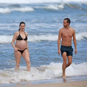 anne hathaway in a bikini 38 photos 6