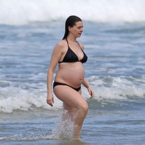 anne hathaway in a bikini 38 photos 63