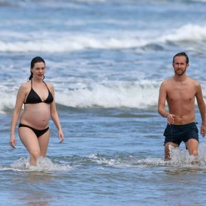 anne hathaway in a bikini 38 photos 85