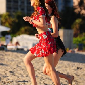 bella thorne dani thorne sexy 216 photos 0 2