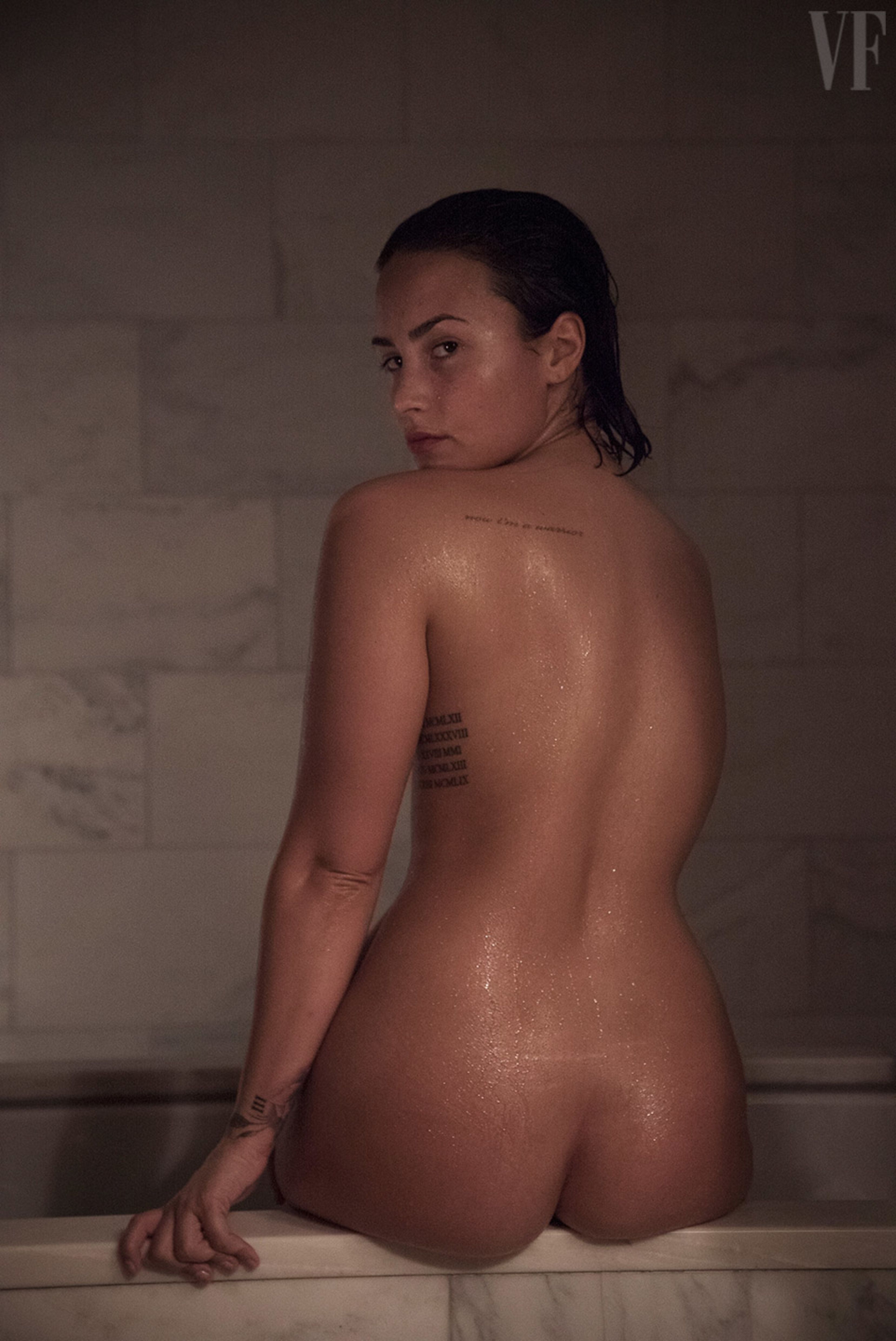 Demi Lovato Ass  (9 Photos)