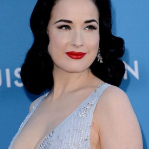 dita von teese cleavage 9 photos 16