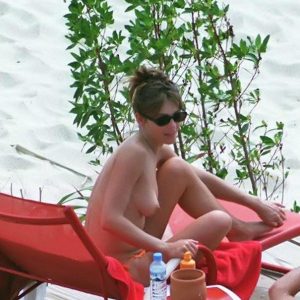 elizabeth hurley topless 8 photos 92