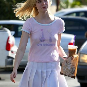 elle fanning braless 2 photos 80