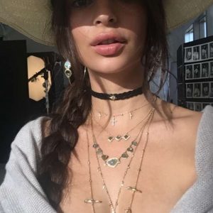 emily ratajkowski cleavage 7 photos gif 25