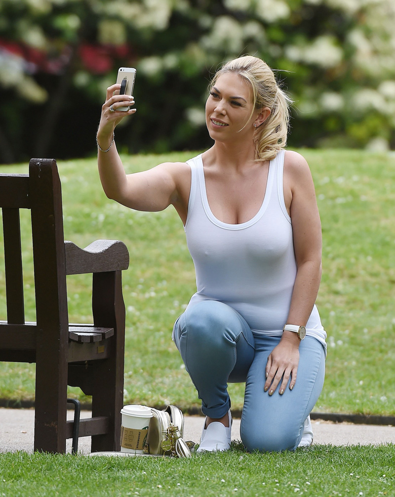 Frankie Essex Boobs (2 Photos)