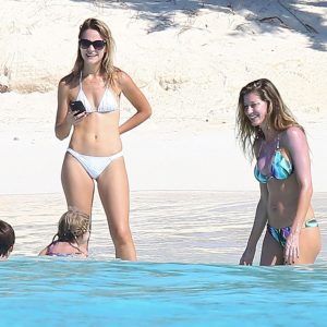 gisele bundchen in a bikini 32 photos 69