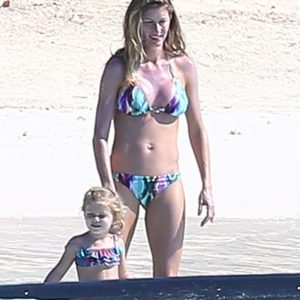 gisele bundchen in a bikini 32 photos 7