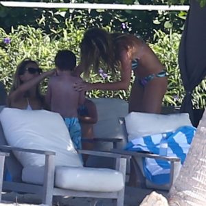 gisele bundchen in a bikini 32 photos 74