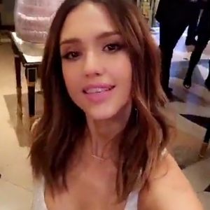 jessica alba cleavage 10 photos 15