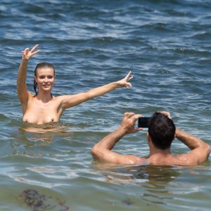 joanna krupa topless 12 photos 33