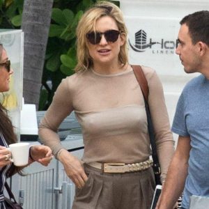 kate hudson braless 17 photos 27