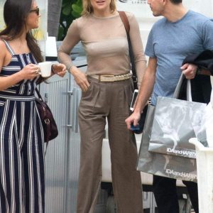 kate hudson braless 17 photos 96