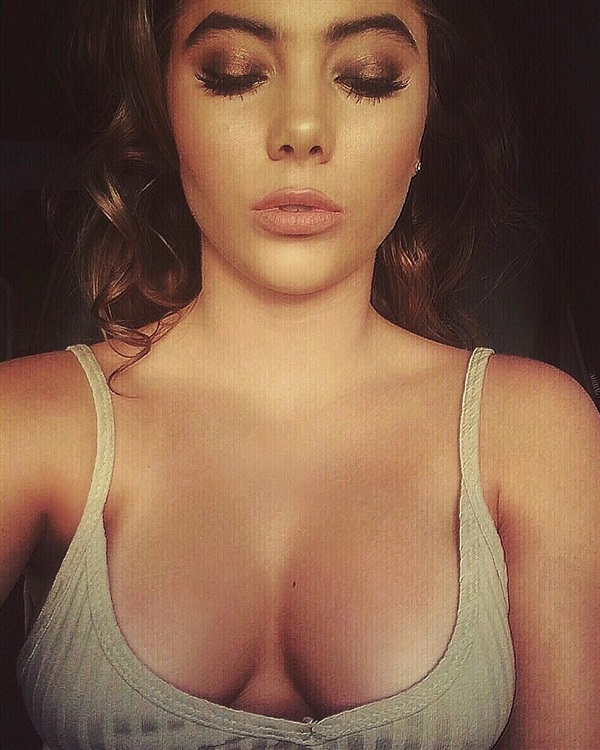 McKayla Maroney Cleavage (1 New Photo)