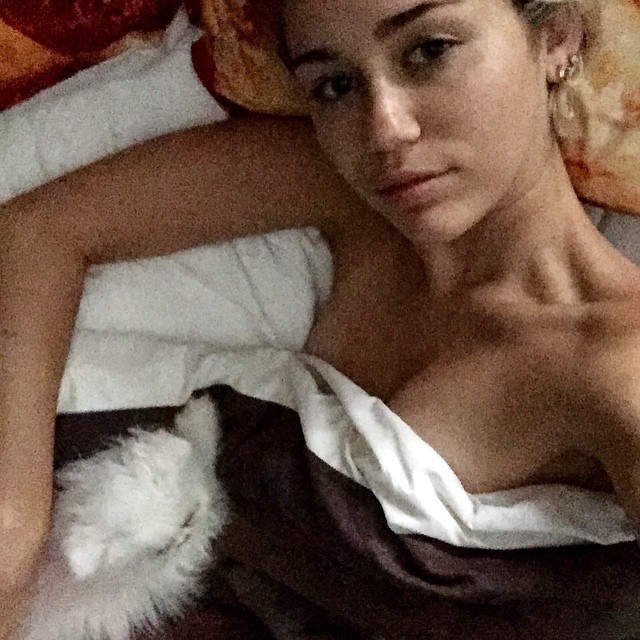 Miley Cyrus Sexy (2 Photos)