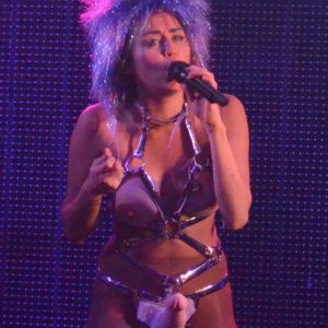 miley cyrus topless 12 photos video 44