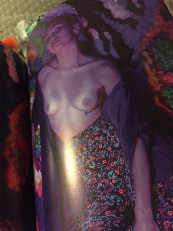 Miley Cyrus Topless (3 Nude Photos)