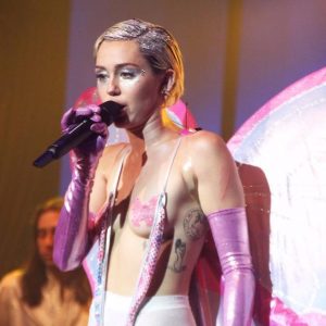 miley cyrus topless 40 photos 8