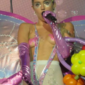 miley cyrus topless 40 photos 95