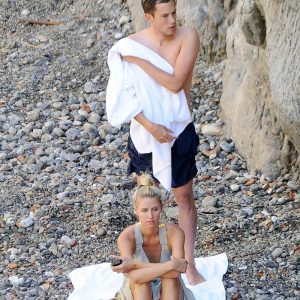 nicky hilton upskirt 10 photos 38