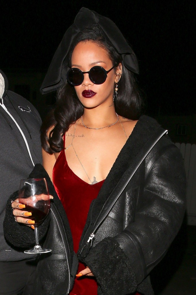 Rihanna Braless (9 Photos)