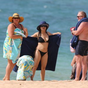 salma hayek in a bikini 13 photos 76 1