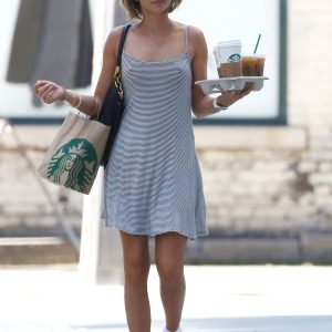 sarah hyland braless 15 photos 28