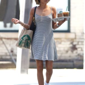 sarah hyland braless 15 photos 85