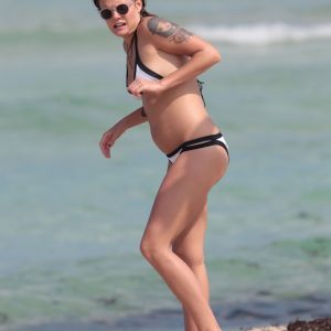 tove lo in a bikini 92 photos 56 2