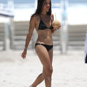 zoe kravitz in a bikini 11 photos 99