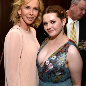 abigail breslin cleavage 15 photos 25