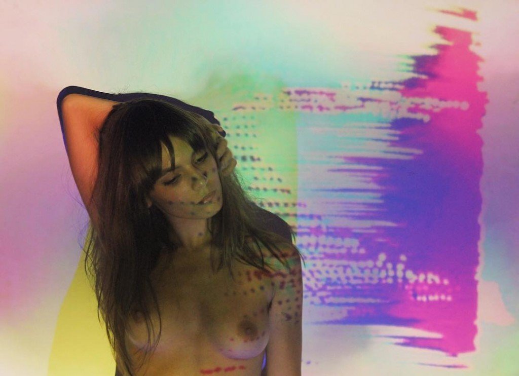 Caitlin Stasey Nude(3 Photos)