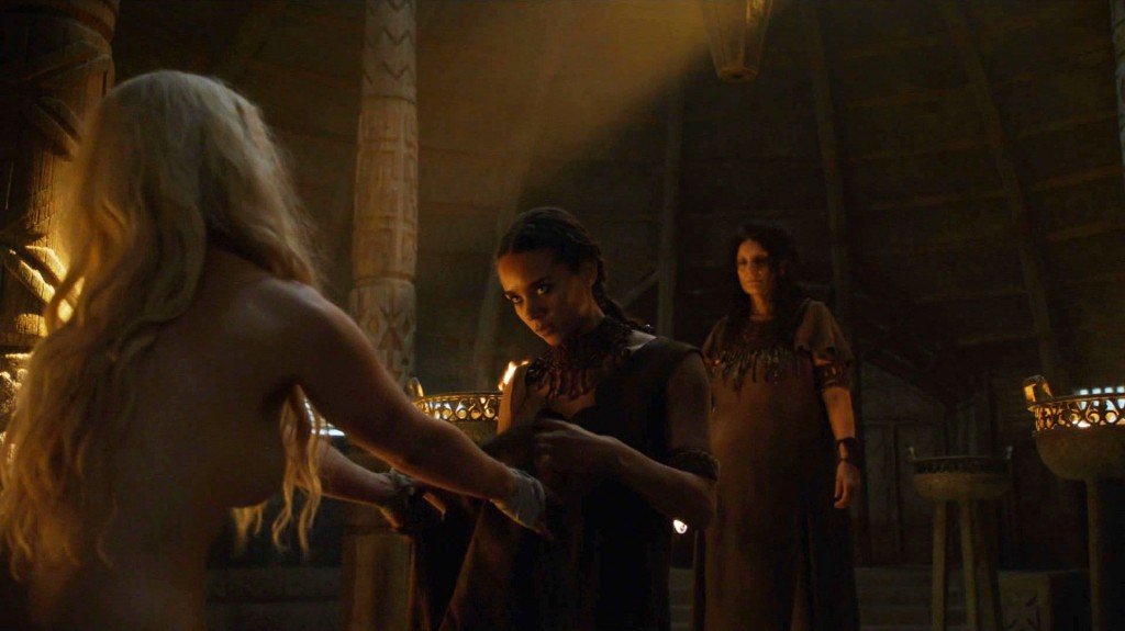 Emilia Clarke Nude– Game of Thrones (2016) s06e03 – HDTV 1080p