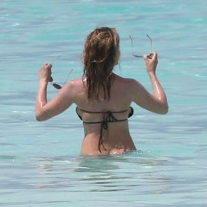 jennifer aniston in a bikini 47 photos 80 1