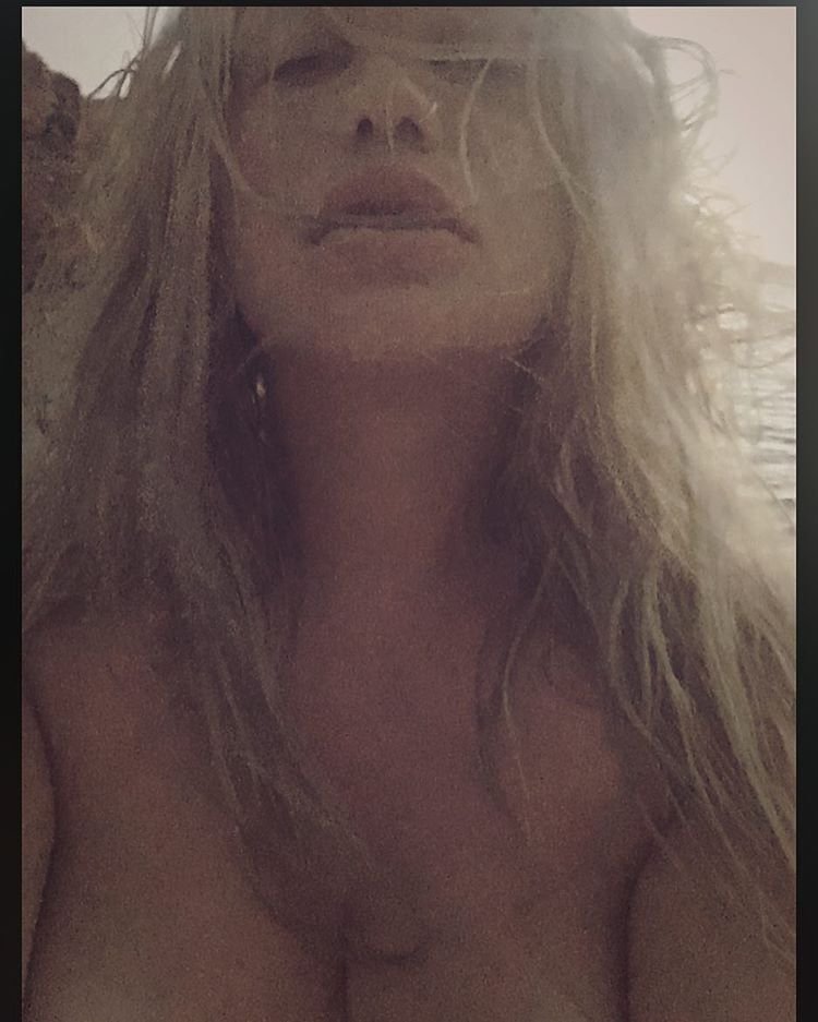 Kesha Topless (5 Photos)