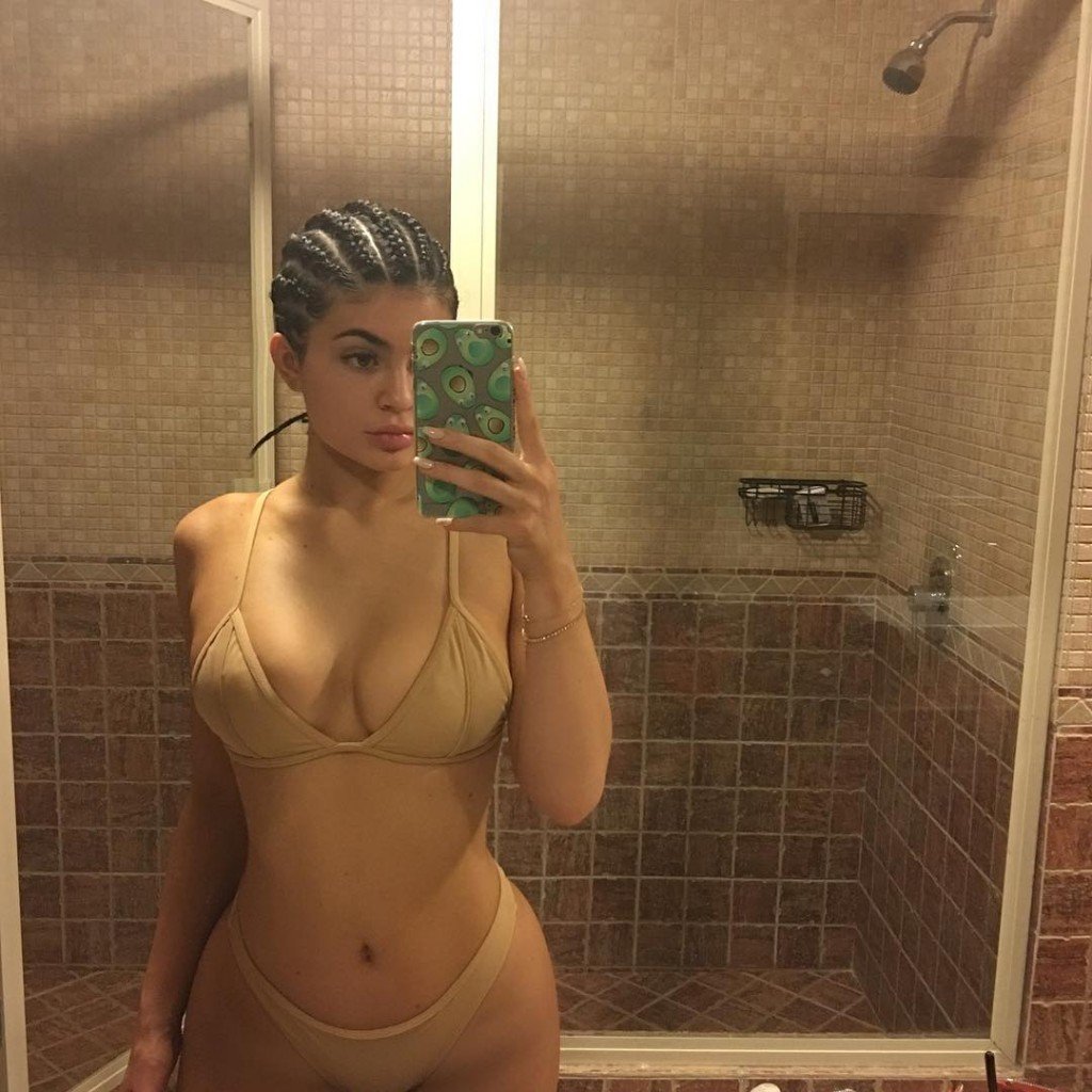 Kylie Jenner Selfie (1 Photo)