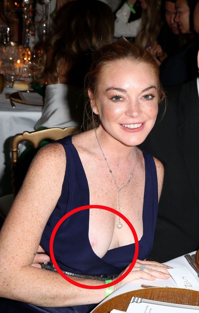 Lindsay Lohan Nip Slip (5 Photos)