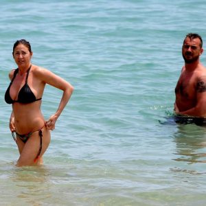 lisa snowdon sexy topless 48 photos 56