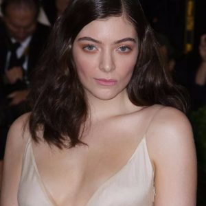 lorde braless 13 photos 71