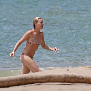 margot robbie topless sexy 16 photos 78