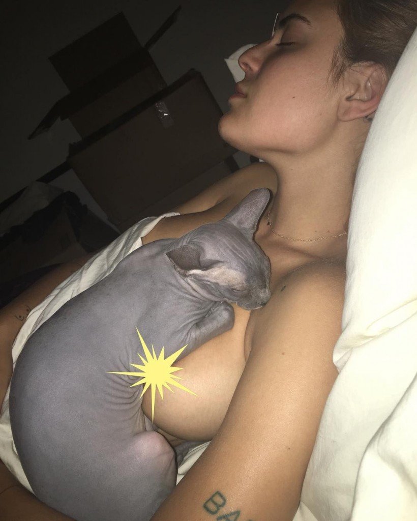 Tallulah Willis Sexy & Topless (5 Photos)